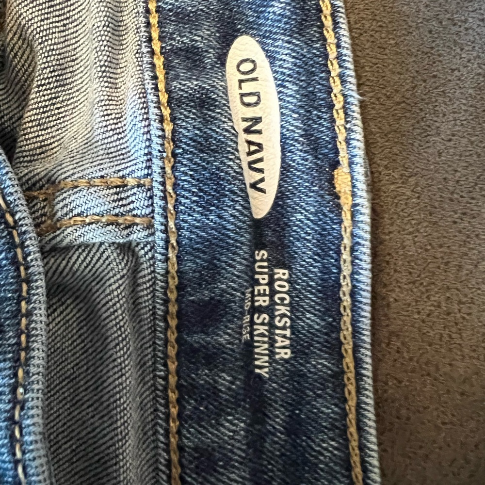 Old navy curvy jeans - Picture 2 of 3